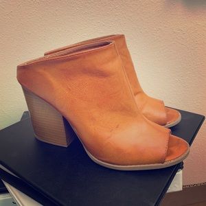 Cognac chunky-heeled mules